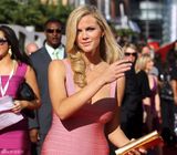 高清组图：超模布鲁克林-戴可儿粉色礼服秀美胸