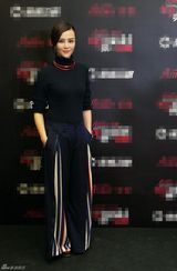 组图：王丽坤刘芸刘孜性感造型助阵活动