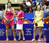 组图：乒球女子攻削大战 中国金花裙装亮相