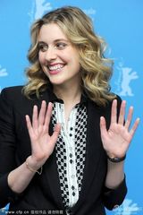 组图：《弗兰西丝夏》发布 女主角短裙俏丽亮相