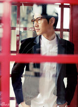 组图：何明翰绅士风度 演绎深情大片