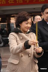 牛莉变身麻辣离婚女 与任程伟上演“夫妻档”(图)