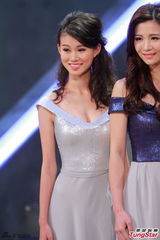 组图：港姐准决赛诞生10强 白纱裙秀腿抢镜