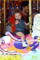 策划：七公主和萌爸贝克汉姆的亲密瞬间