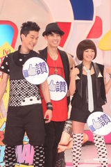 组图：阿雅主持选秀节目 吴建豪靠健身维持肌肉