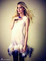 组图：金发超模演绎秋季美服 缤纷色彩绚丽夺目