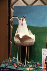 组图：梅艳芳10日冥寿 百余歌迷举行派对纪念