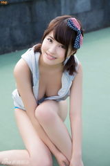 组图：90后G奶女星岸明日香撅臀扭腰秀性感