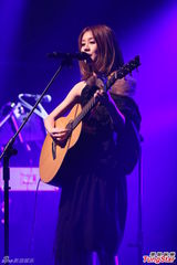 组图：白安首场个唱哽咽谢歌迷 新歌抢先曝光