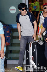 组图：《Running Man》返韩 短裤拖鞋好清凉