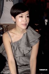 幻灯图：高晓松力证婚姻无恙 音乐活动大秀婚戒