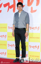 组图：FTIsland朴信惠CNBLUE等捧场李洪基新片