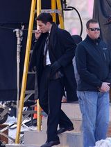 组图：罗伯特帕丁森雪天赶拍新片 吸烟排解劳累