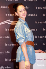 幻灯图：李彩华泰国买楼  Jessica C等名模走秀