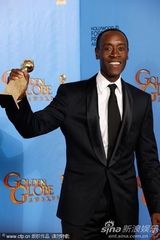 组图：钱德尔凭《谎言屋》获喜剧类电视剧男主