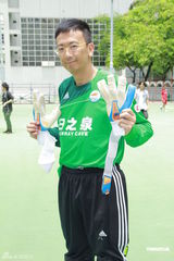 组图：马国明出席活动自曝爱踢足球