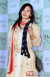 组图：允儿等助阵具惠善新片 南相美李尚允对戒抢眼