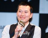 幻灯图：朴海日郑才英等出席新片《青苔》发布会