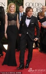 组图：妮可-基德曼网纹裙秀蛮腰 与老公秀甜蜜