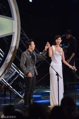 组图：林志玲金马奖大秀性感 和黄渤暧昧欲接吻