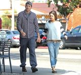 组图：库切与未婚妻秀恩爱 米拉小腹隆起显孕相