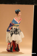 组图：王菀之10月首开个唱 穿和服演绎狂野