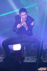 组图：萧敬腾受恐吓照常演出 保镖贴身保护