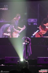 组图：刘若英分享爱情体会 自曝恋爱失败多次