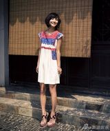 幻灯图集：王珞丹登国际一线杂志 演绎时尚复古风情