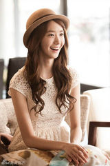 高清图：少女时代允儿写真现场 露招牌清纯笑容