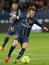 组图：辣妹全家出动观法甲 小七眼神忧郁似小贝