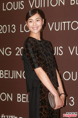 组图：刘嘉玲睡袍装秀美胸 孙俪否认百万片酬