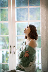 组图：SARA新歌《你还爱我吗》演绎伤情歌