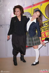 组图：香港演艺协会校服派对 女星制服诱惑