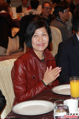 组图：TVB庆功宴大派红包 陈百祥无惧狗仔队