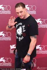 组图：电影《Locke》发布会 汤姆-哈迪潮装现身