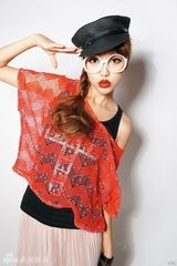 组图：名模黄一琳圣诞搞怪写真 将推新曲《PLAY》