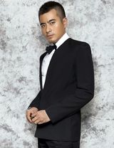 组图：陈龙黑粉西装写真出炉 展现男人魅力双面 