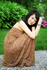 组图：董维嘉夏季清新写真 尽显甜美温柔气质