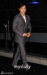 组图：李秉宪崔智友等众星出席时尚品牌发布会