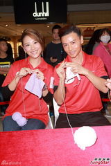 组图：应采儿张晋出席活动大谈育儿心得