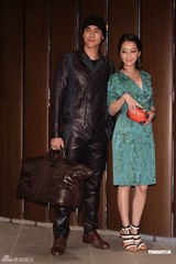 组图：彭于晏谢欣颖代言春装展现迷人色彩与魅力