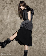 组图：韩星韩孝珠服饰写真 演绎40款冬装搭配