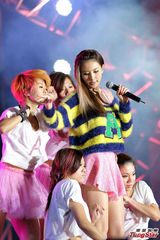 组图：严爵挑战高音想交女友 潘玮柏High翻全场