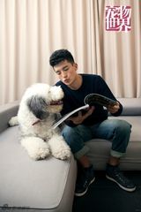 组图：孙艺洲戏外不做吕小布 携萌宠悠闲放假