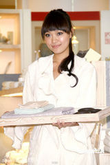 幻灯图：伊林模特巧克力浴衣秀 望展示多元浴室氛围