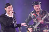 组图：许冠杰个唱与官恩娜玩亲亲 郑欣宜嫉妒