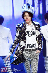 组图：Davichi打榜夺冠 SHINeeInfinite拼人气