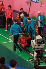 组图：曾志伟蒙嘉慧胡杏儿等录节目卖力演出