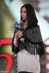 组图：刘诗诗提吴奇隆脸红 称大尺度戏会报备